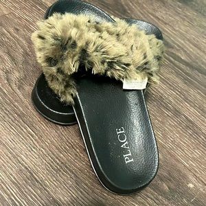 Fuzzy Slipper-sandals